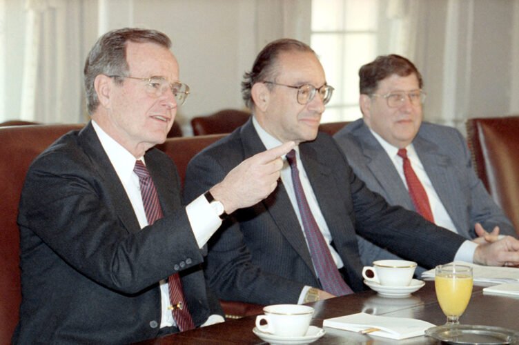 Ex-Fed chair Greenspan dies